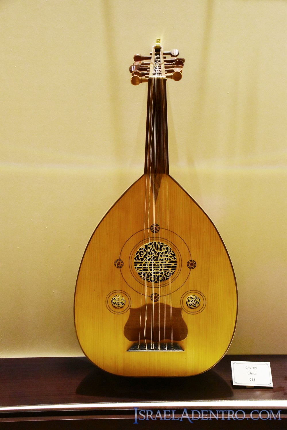 El laúd, un instrumento muy usado por los judíos árabes de Irak y Siria.