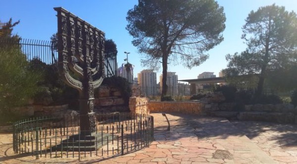 La Menorá de la Knéset o Parlamento de Israel ¿Cuál es el significado de este legendario monumento?